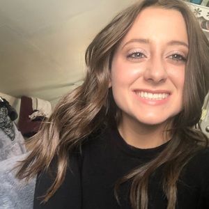 Meet your Posher, Adina